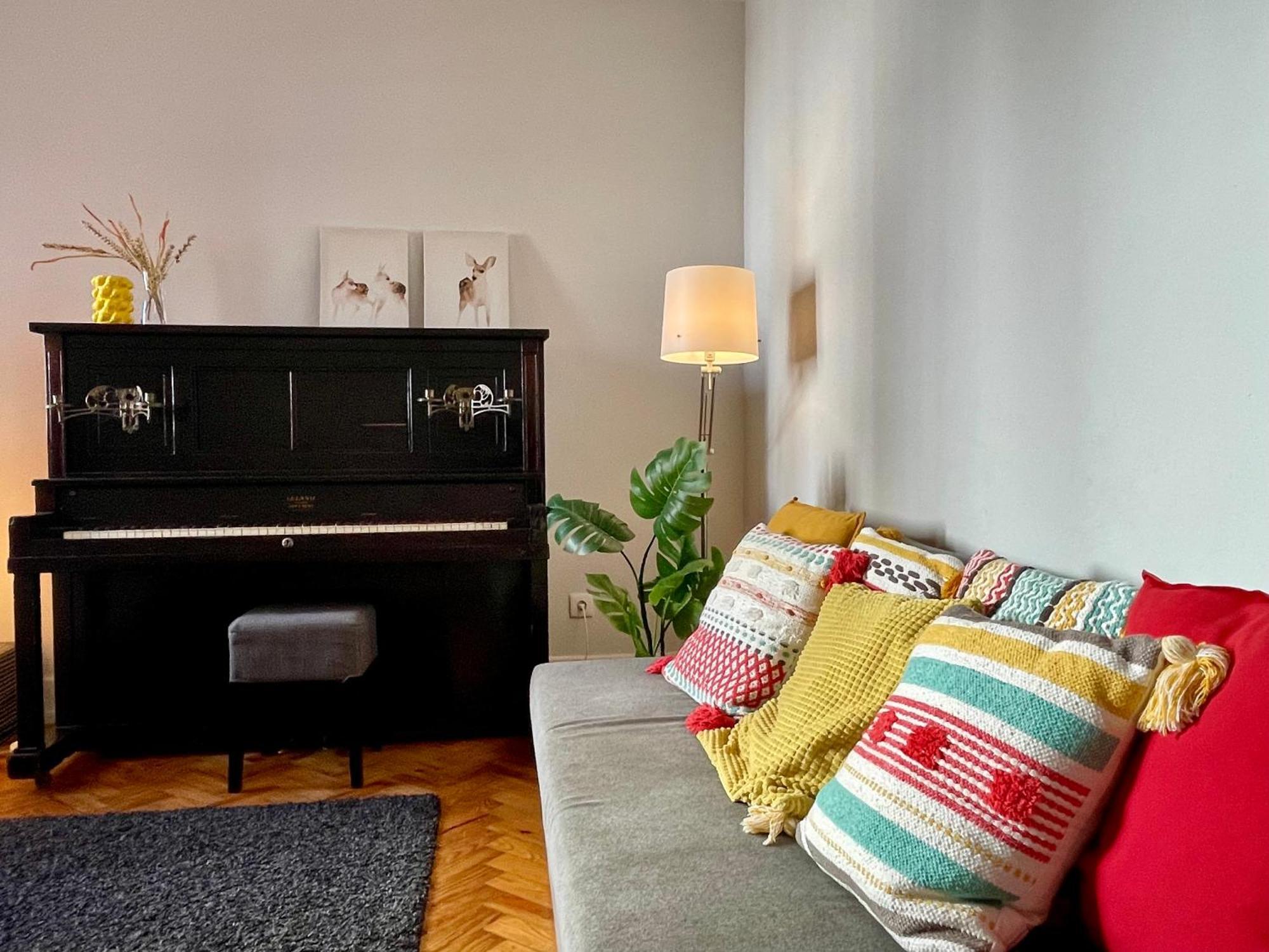 Retreat By The River, By Timecooler Apartment Lisbon